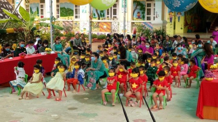 Các em học sinh điểm trường Nậm Ngà tưng bừng khai giảng năm học mới.