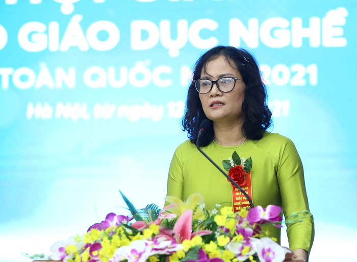 Trưởng ban tổ chức Hội giảng Nhà giáo Giáo dục nghề nghiệp toàn quốc năm 2021 Nguyễn Thị Việt Hương phát biểu. Ảnh: BTC