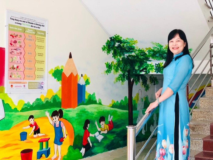 Cô giáo Ngô Thị Khuyên - Hiệu trưởng trường Tiểu học Nguyễn Tất Thành. Ảnh: NVCC