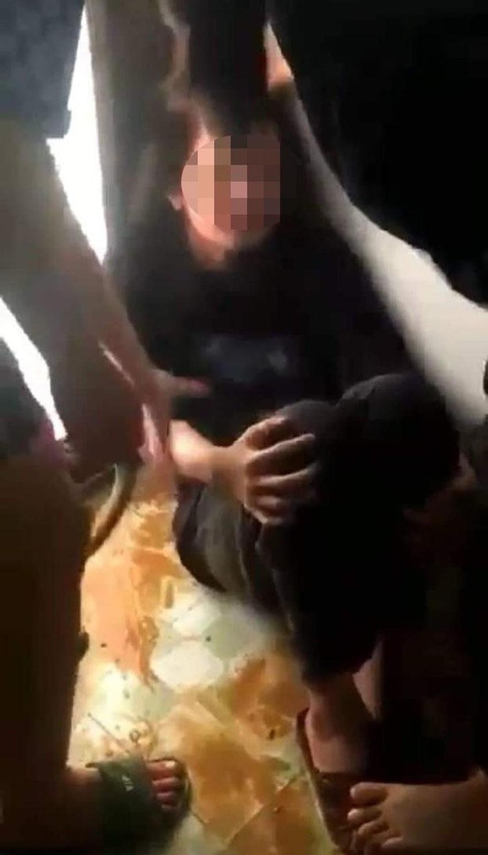 Nữ sinh lớp 7 bị đánh ở trường Tiểu học và Trung học cơ sở Xuân Lai. Ảnh cắt ra từ clip