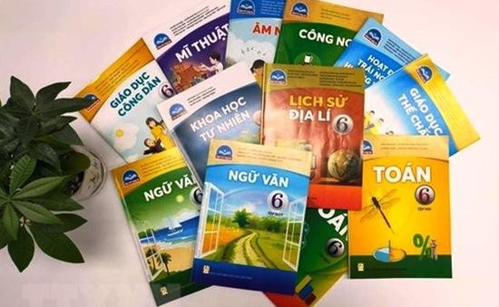 Giá các bộ sách giáo khoa theo chương trình mới còn cao so với thu nhập của người dân. Ảnh minh họa: Nhà xuất bản Giáo dục Việt Nam