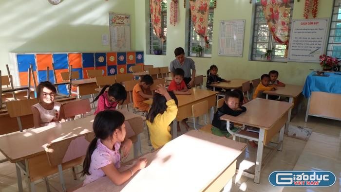 Khắc phục tình trạng thiếu giáo viên, huyện Nậm Pồ tiến hành điều chuyển nhiều giáo viên dạy liên cấp, liên trường. Ảnh minh họa: LC
