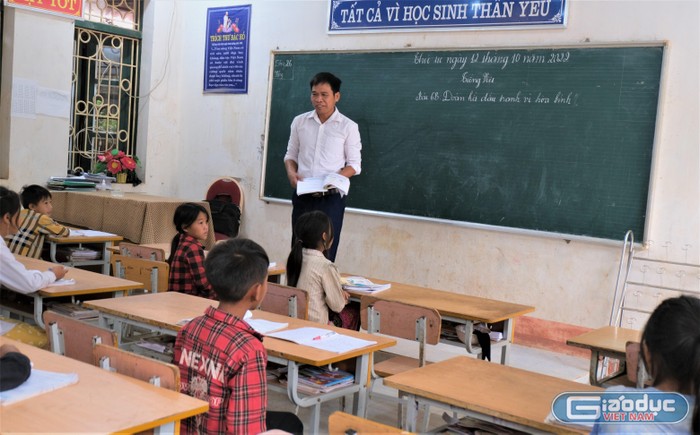 Dẫu còn khó khăn nhưng toàn tỉnh Điện Biên vẫn duy trì đạt chuẩn phổ cập giáo dục mầm non cho trẻ em 5 tuổi, phổ cập giáo dục tiểu học mức độ 2, phổ cấp giáo dục mức độ 2, Xóa mù chữ mức độ 2. Ảnh: LC