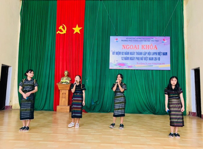 Học sinh trường Trung học phổ thông dân tộc nội trú Tỉnh Quảng Trị tham gia hoạt động ngoại khóa. Ảnh: Nhà trường cung cấp