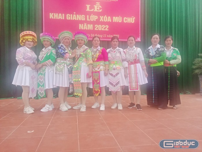 Lớp xóa mù chữ được khai giảng từ tháng 9/2022. Ảnh: Phòng giáo dục Sông Mã cung cấp
