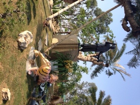 Bức tượng được cho là &quot;hình mẫu&quot; của bố đẻ ông Thành và ông Thanh trong khuôn viên Cánh buồm xanh.