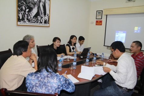 Ngày 08/5, đại diện Ban biên tập Báo điện tử Giáo dục Việt Nam có buổi làm việc với các phòng, ban của Cục Trồng trọt (Bộ Nông nghiệp Phát triển nông thôn). Ảnh: Minh Độ.