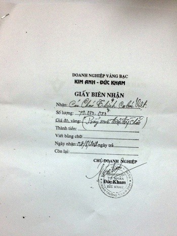 Hàng chục giấy biên nhận như thế này thể hiện việc Công ty Hồng Việt có thực hiện nghĩa vụ trả nợ cho gia đình ông bà Kham Mơ.
