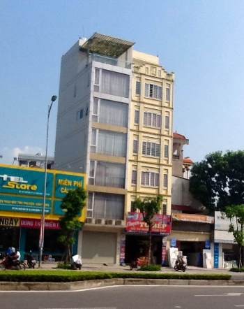 Công trình số 236 Ngô Gia Tự là của ông Phạm Tú Thung, nguyên Bí thư Đảng uỷ phường Đức Giang và căn hộ số 238 là của ông Nguyễn Văn Tuynh hiện đang cao 07 tầng.