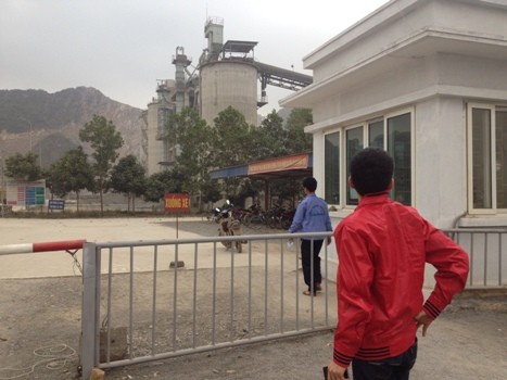 Nhà máy Xi măng Trung Sơn đang khiến người dân địa phương bức xúc vì tình trạng ô nhiễm. (Ảnh: Duy Phong)