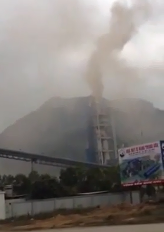 Hàng ngàn hộ dân đang hứng chịu tình trạng ô nhiễm của Nhà máy xi măng Trung Sơn. (Ảnh: Duy Phong)