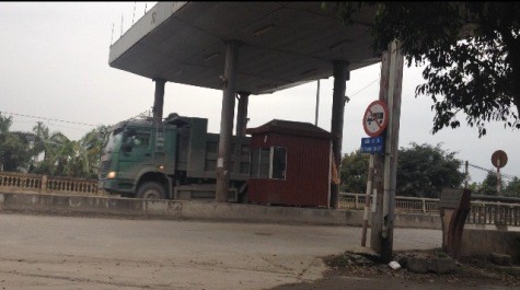 Hàng trăm xe tải qua cầu cấm, có "đèn xanh" của Chủ tịch tỉnh Hà Nam ảnh 2