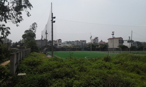 Trường ĐH Đại Nam ngang nhiên xây dựng sân bóng mini sai quy hoạch, sai thiết kế. Ảnh Duy Phong