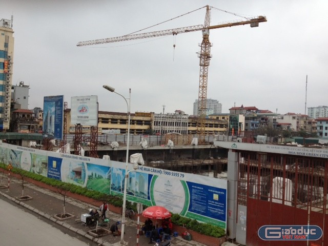 Đến tháng 2/2013, Dự án Hòa Bình Green City chưa có giấy phép xây dựng, chưa nộp thuế nhưng vẫn hoàn thiện xong phần móng. Ảnh Hải Ninh.