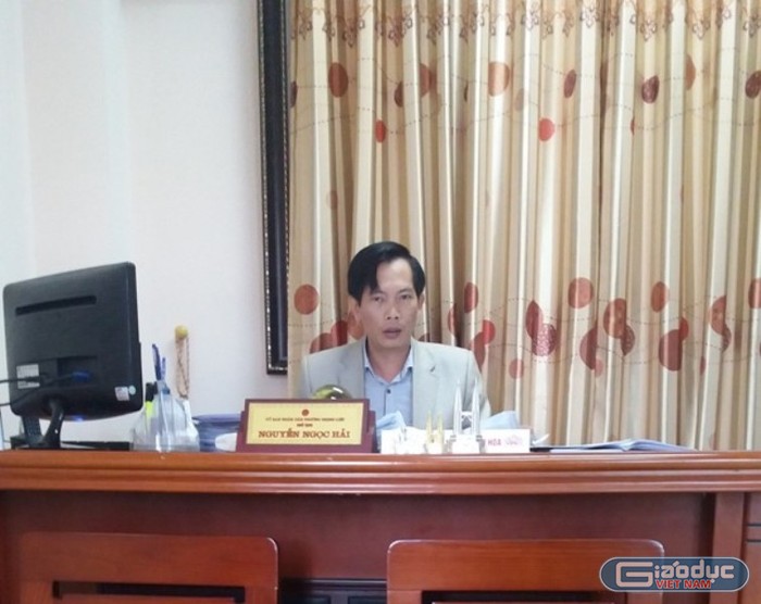 Ông Nguyễn Ngọc Hải, Chủ tịch UBND phường Thịnh Liệt trong buổi làm việc với phóng viên. Ảnh Bảo Nam.