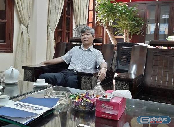 Ông Phạm Duy Phương, Giám đốc Sở Văn hóa, Thể thao và Du lịch tỉnh Thanh Hóa làm việc phóng viên Báo điện tử Giáo dục Việt Nam.