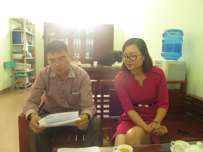 Đại diện BQL đầu tư xây dựng công trình hạ tầng kỹ thuật tỉnh Lạng Sơn làm việc với phóng viên báo Xây dựng. Ảnh Hải Huy