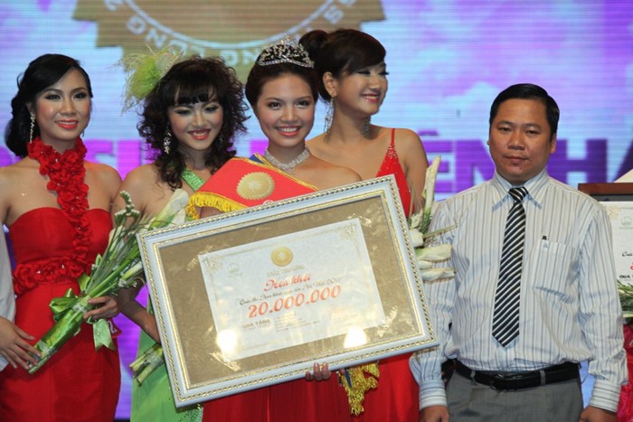 Thùy Dương nhận phần thưởng bằng tiền mặt là 20 triệu đồng.
