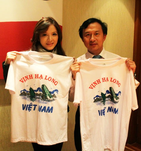 Lý Nhã Kỳ và ông Xuede Lu, Giám đốc Ngân hàng phát triển Châu Á (ADB)