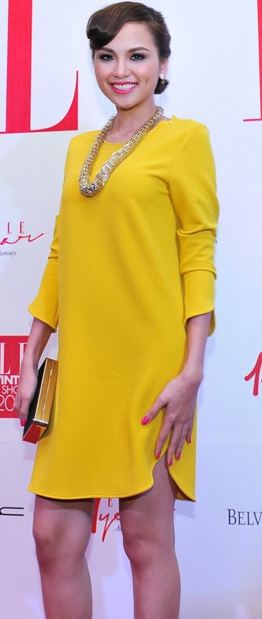 Thích váy liền màu vàng còn có Hoa hậu Thế giới người Việt 2010 Diễm Hương
