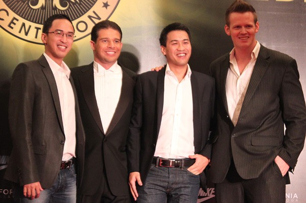 Bạn trai Louis của Tăng Thanh Hà (ngoài cùng bên trái) là một trong những thành viên trong ban điều hành của trung tâm thể dục thể hình.