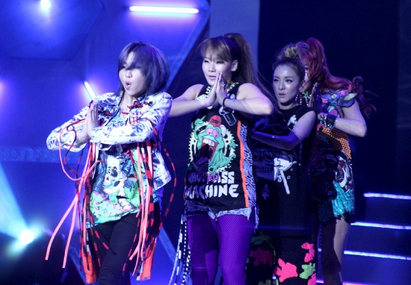 Ngoài giọng hát khỏe khoắn, nhóm 2NE1 còn rất mạnh mẽ và nổi loạn trong vũ đạo.