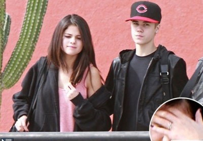 Selena Gomez và Justin Bieber cùng nhau đi chơi ở Mexico hôm 7/12.