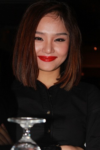 Miu Lê là ca sỹ thể hiện bài hát chính trong CD nhạc được đính kèm trong bộ truyện ra mắt của Gào.