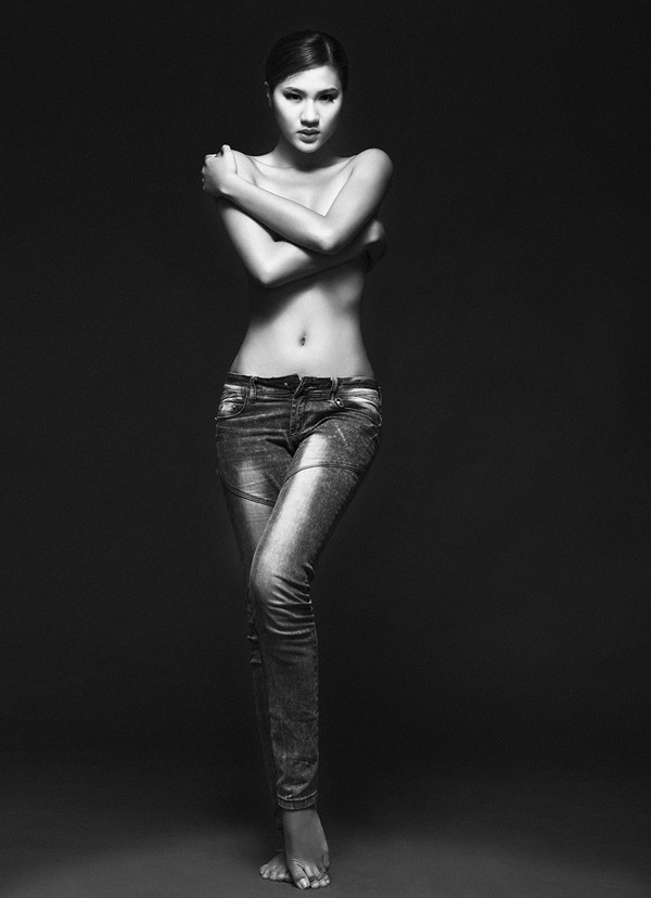 Giải đồng Siêu mẫu Kim Dung cũng táo bạo trong từng shot hình.