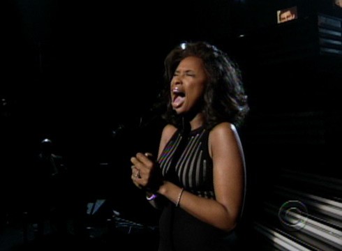 Khoảnh khắc gây xúc động nhất của Grammy 2012 là khi Jennifer Hudson hát