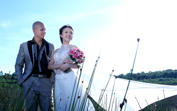 Ảnh cưới: Phan Đinh Tùng đắm đuối bên 'cô học trò' ảnh 5