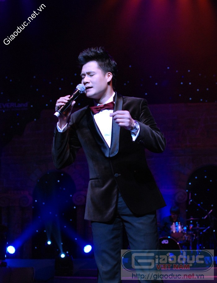Quang Dũng là một trong những nam ca sĩ hát nhạc Trịnh đằm thắm và hay nhất hiện nay.