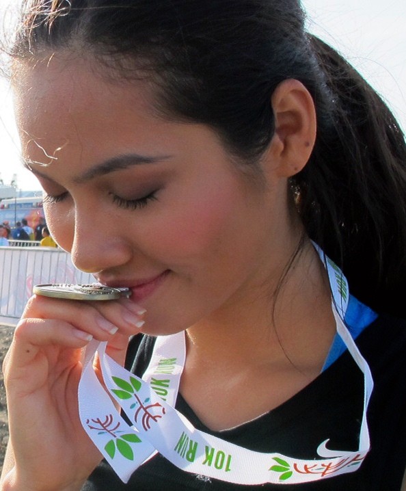 Cách đây không lâu, Á hậu Hoàng My đã tham gia một cuộc thi chạy marathon mang tên Condura Sky Way tại Philippines. Đây là một cuộc thi cực kỳ ý nghĩa nhằm gây quỹ bảo vệ môi trường. Được biết, cuộc thi chạy này thu hút hàng nghìn người tham gia. (theo Kênh 14)