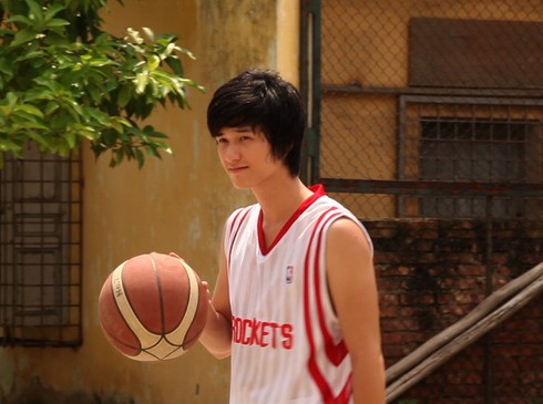 Huỳnh Anh đóng vai chính trong phim Việt đầu tiên có đề tài bóng rổ học đường. Ảnh: June.