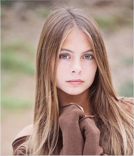 Willa Holland sinh ngày 18/6/1991 là diễn viên và người mẫu thời trang, cô được biết đến qua các phim truyền hình The OC và Gossip Girl. Vai diễn mới nhất của cô là Davey Wrexler trong bộ phim tâm lý Tiger Eyes công chiếu năm nay.