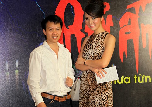 Đạo diễn Tạ Huy Cường (trái).
