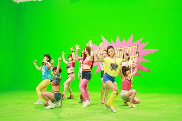 Bản hit “beautiful girl” của Minh Hằng được xây dựng theo hình ảnh và vũ đạo giống với các nhóm nhạc của Kpop. Xem thêm: Bước nhảy hoàn vũ: Minh Hằng, 90% và 'quy luật' không lặp lại / Bước nhảy Hoàn vũ: 5 mỹ nhân so vẻ gợi cảm / Nam Thành bế bổng nữ vũ công nước ngoài / Bước nhảy Hoàn vũ 2012 công bố hình ảnh 10 cặp thí sinh
