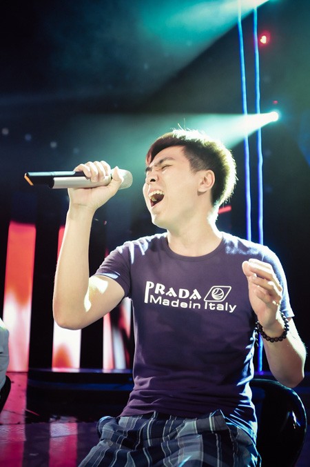 Phú Quý chọn hát hai ca khúc "Thế thôi" (Dương Trường Giang) và "Now and forever" (Richard Marx).