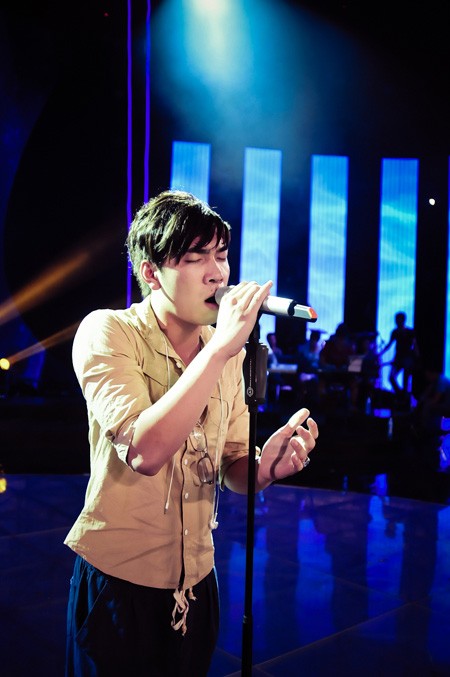 Việt Anh đã chọn hai ca khúc khó "Tìm" (Giáng Son) và "Don’t you remember"