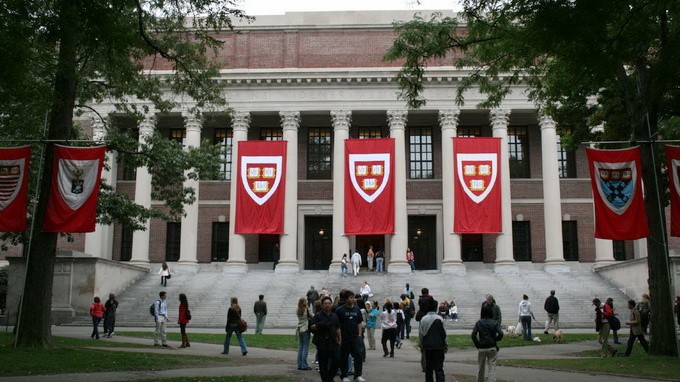 SV tại ĐH Harvard - Ảnh: filthylucre.com