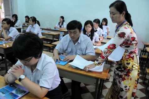 Các thí sinh dự thi môn địa lý tại kỳ thi tốt nghiệp THPT năm học 2011-2012 - Ảnh: Minh Đức