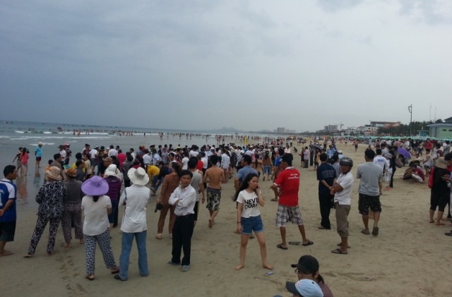 Mới đầu mùa du lịch, tại các bãi biển Đà Nẵng đã thu hút rất đông khách du lịch và người dân. Nhiều hoạt động vui chơi giải trí nằm trong &quot;Festival Biển Đà Nẵng 2014&quot; cũng đã được tổ chức sôi động.