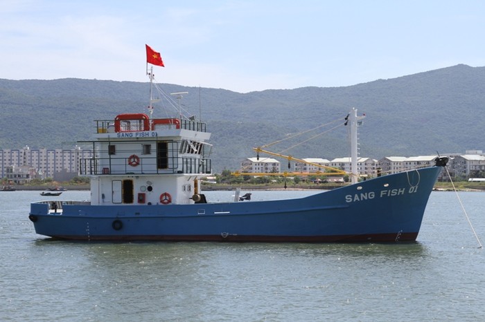 Hơn một ngày nay, ngư dân Đà Nẵng thích thú chứng kiến tàu cá vỏ thép hiện đại đầu tiên ở Đà Nẵng mang tên Sang Fish 01 đã được chạy về sông Hàn thành công, sau khi tàu này được hạ thủy ở Cam Ranh, Khánh Hòa.