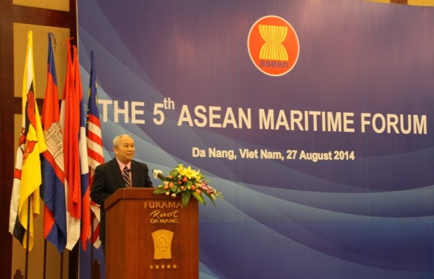 Ông Nguyễn Vũ Tú, Phó Trưởng SOM ASEAN Việt Nam phát biểu tại Diễn đàn. Ảnh H.Q