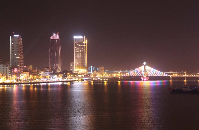 Thành phố Đà Nẵng rực sáng về đêm