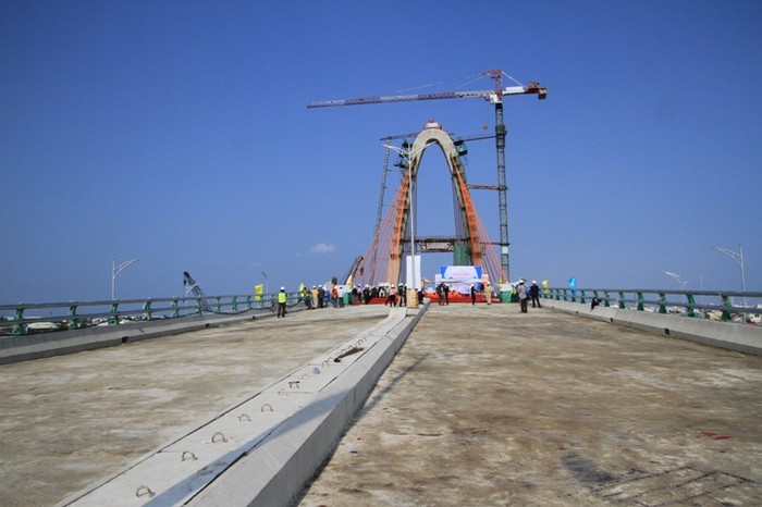Theo tiến độ, cầu vượt nút giao thông ngã ba Huế sẽ được khánh thành và đưa vào sử dụng vào đúng dịp thành phố Đà Nẵng kỷ niệm 40 năm Ngày giải phóng (29/3/1975 - 29/3/2015).