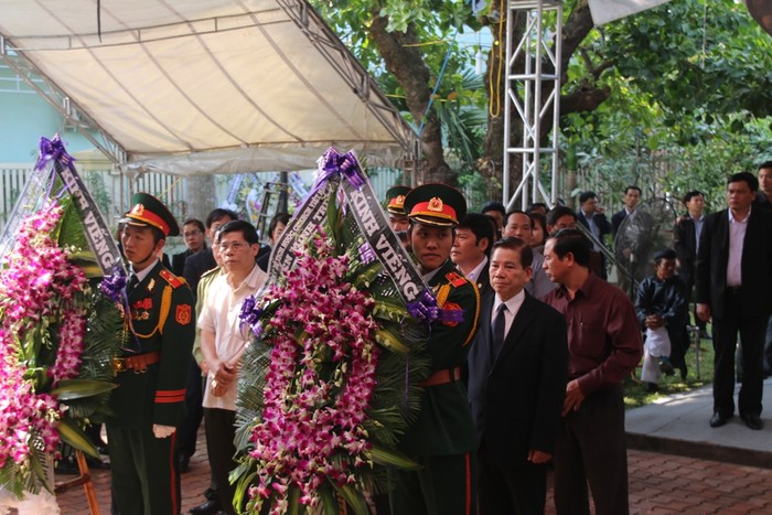 Nguyên Chủ tịch nước Nguyễn Minh Triết cũng đã đến viếng ông Nguyễn Bá Thanh chiều ngày 14/2...