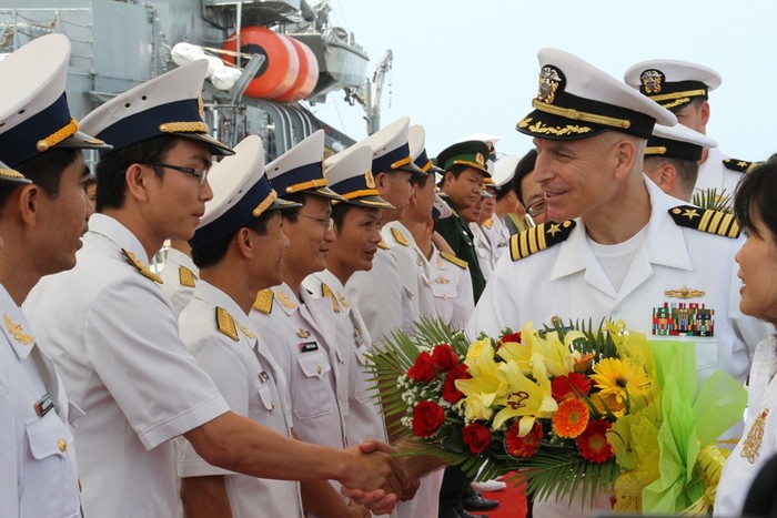 Liên tiếp các tàu Hải quân Hoa Kỳ cập cảng Tiên Sa (Đà Nẵng) đánh dấu 20 năm bình thường hóa quan hệ ngoại giao giữa hai nước. Ảnh Thùy Linh