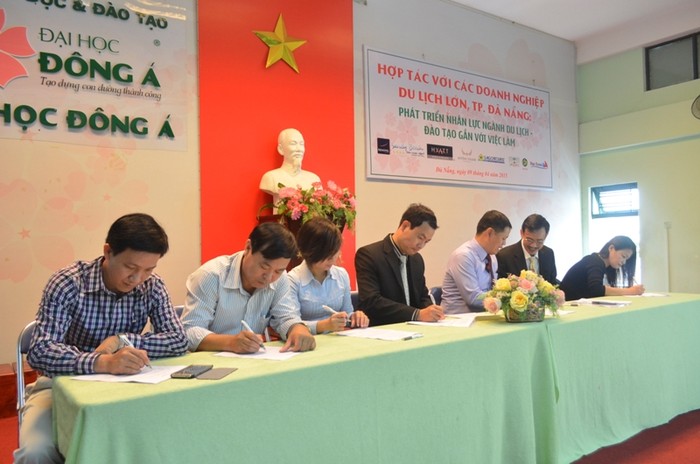 ĐH Đông Á hợp tác với các doanh nghiệp du lịch lớn trên địa bàn Đà Nẵng phát triển nhân lực ngành du lịch - đào tạo gắn với việc làm.
