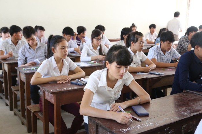 Thí sinh chuẩn bị làm bài thi ở địa điểm thi trường THPT Trần Phú (quận Hải Châu, Đà Nẵng). Ảnh Thùy Linh